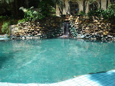 Горячий минеральный бассейн в гостинице "Parque das Primaveras"